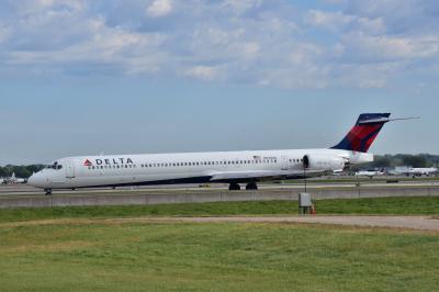 Photo of aircraft N915DN operated by Delta Air Lines