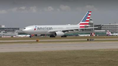 Photo of aircraft N282AY operated by American Airlines