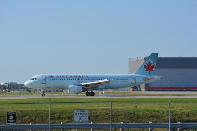 Image of aircraft registration C-GKOE - A A320-214 operated by Air Canada