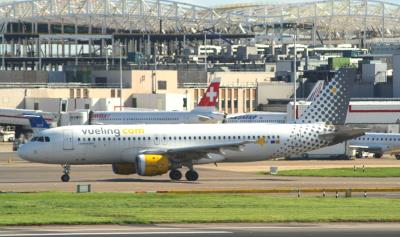 Photo of aircraft EC-GRH operated by Vueling