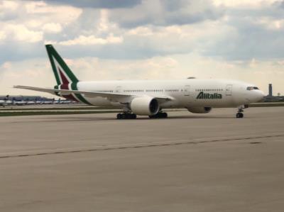 Photo of aircraft EI-DBM operated by Alitalia