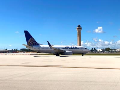 Photo of aircraft N15751 operated by United Airlines