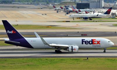 Photo of aircraft N68077 operated by Federal Express (FedEx)