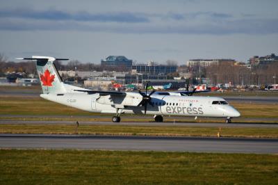 Photo of aircraft C-GJZR operated by Air Canada Express