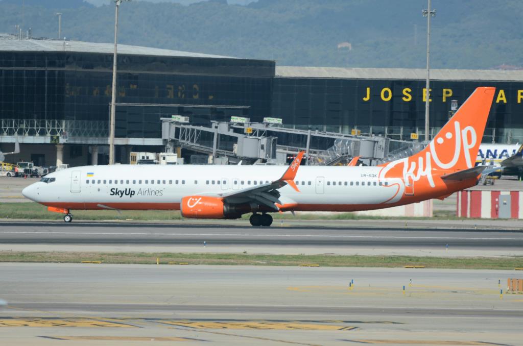 Photo of aircraft UR-SQK operated by SkyUp Airlines