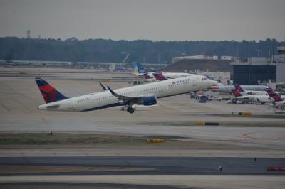 Photo of aircraft N348DN operated by Delta Air Lines