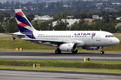 Photo of aircraft CC-COU operated by LATAM Airlines Chile