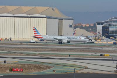 Image of aircraft registration N184US - A A321-211 operated by American Airlines