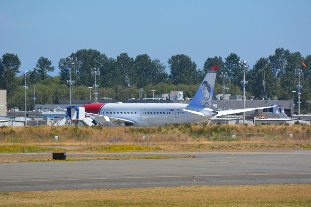 Photo of aircraft G-CKHL operated by Norwegian Air UK