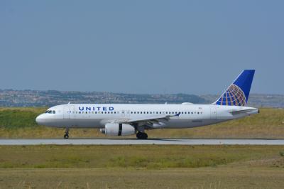Photo of aircraft N404UA operated by United Airlines