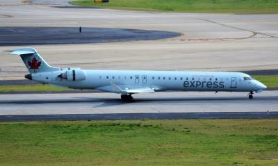 Photo of aircraft C-FLJZ operated by Air Canada Express