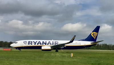 Photo of aircraft EI-EBR operated by Ryanair
