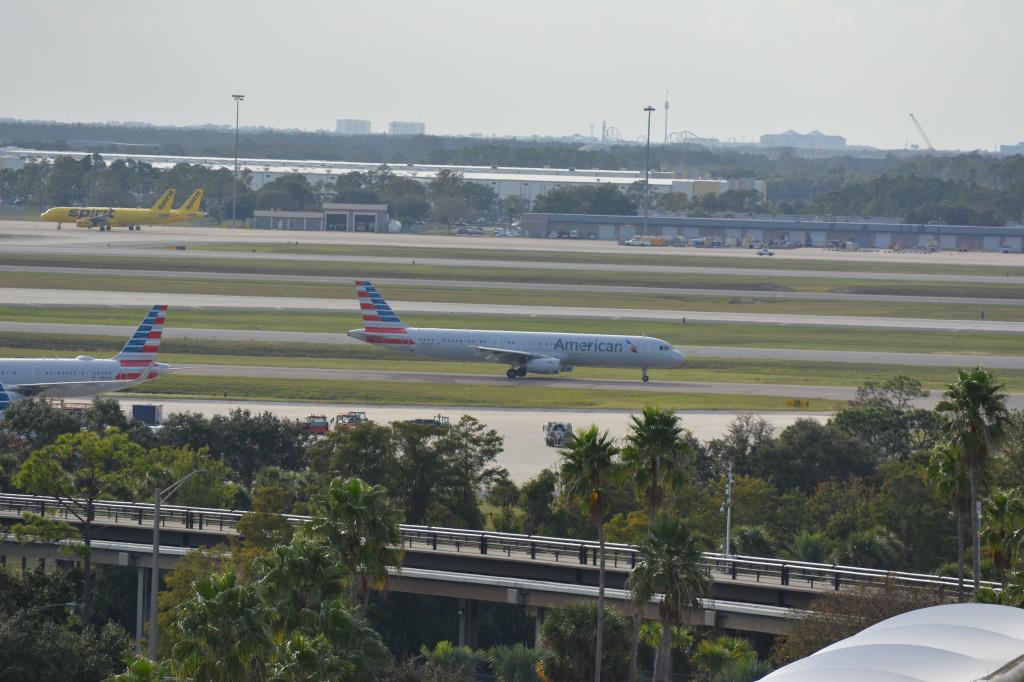 Photo of aircraft N576UW operated by American Airlines