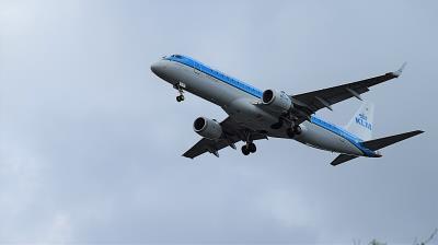 Image of aircraft registration PH-EZZ - A ERJ-190-STD (ERJ-190-100) operated by KLM Cityhopper