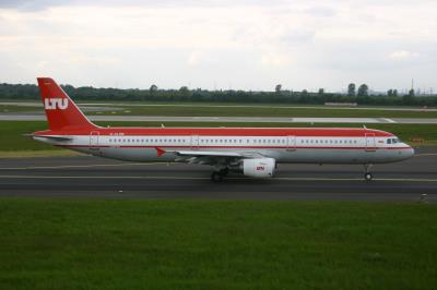 Image of aircraft registration D-ALSB - A A321-211 operated by Air Berlin