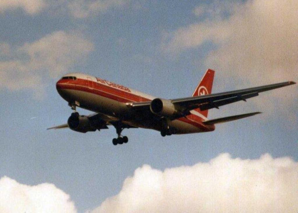 Photo of aircraft C-FBEF operated by Air Canada