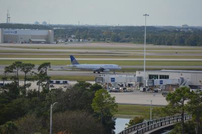 Photo of aircraft N407UA operated by United Airlines