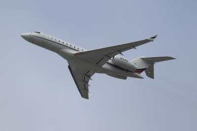 Photo of aircraft N142QS operated by NetJets
