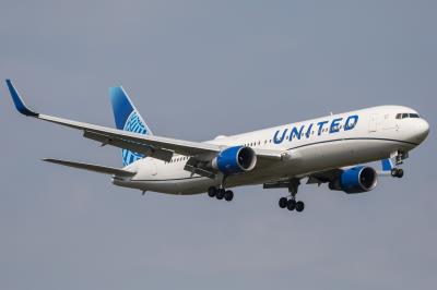 Photo of aircraft N658UA operated by United Airlines