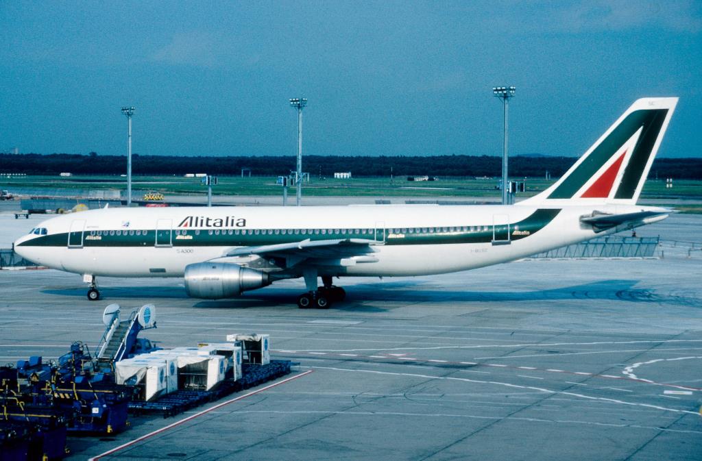 Photo of aircraft I-BUSC operated by Alitalia
