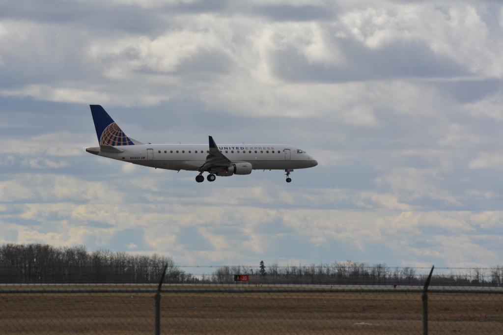 Photo of aircraft N114SY operated by United Express