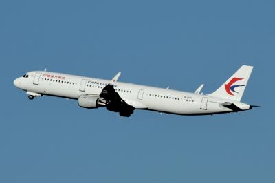 Photo of aircraft B-8571 operated by China Eastern Airlines