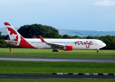 Photo of aircraft C-GHPE operated by Air Canada Rouge