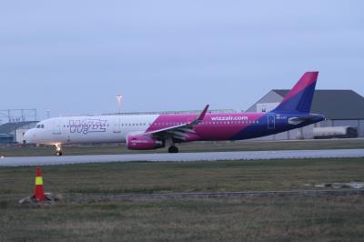 Photo of aircraft HA-LXY operated by Wizz Air
