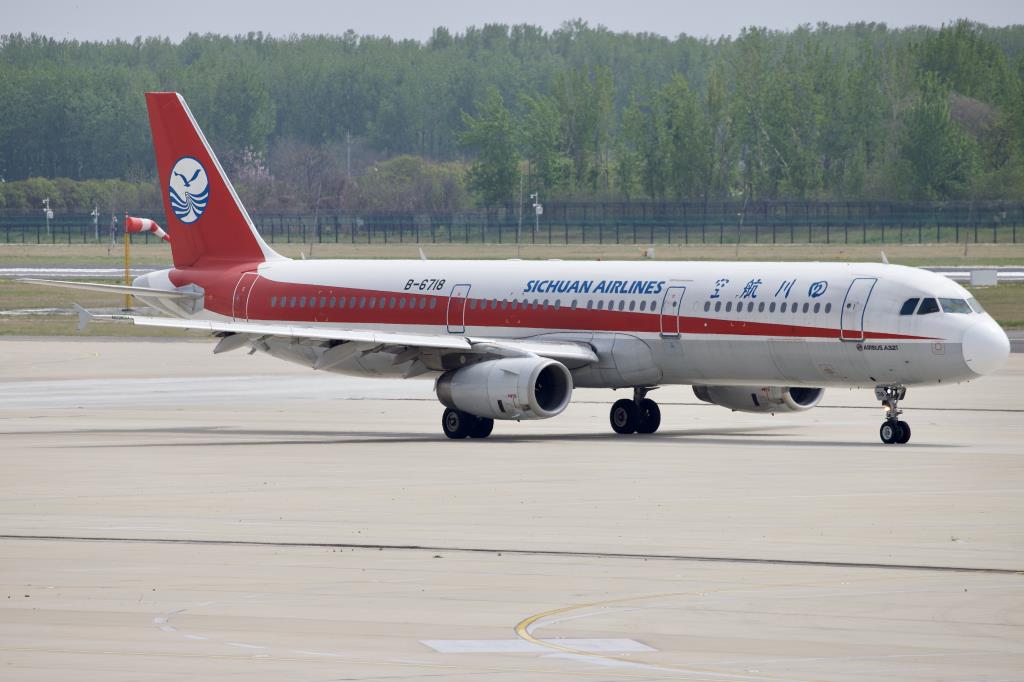 Photo of aircraft B-6718 operated by Sichuan Airlines
