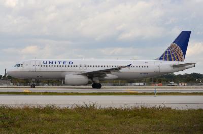 Photo of aircraft N428UA operated by United Airlines