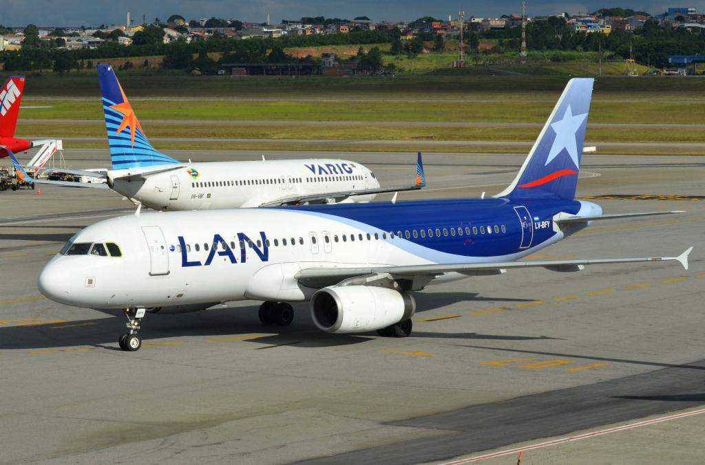 Photo of aircraft LV-BFY operated by LAN Argentina