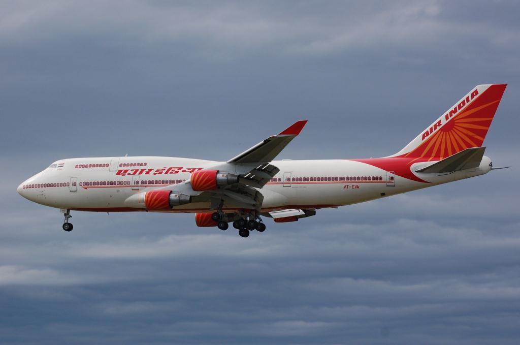 Photo of aircraft VT-EVA operated by Air India