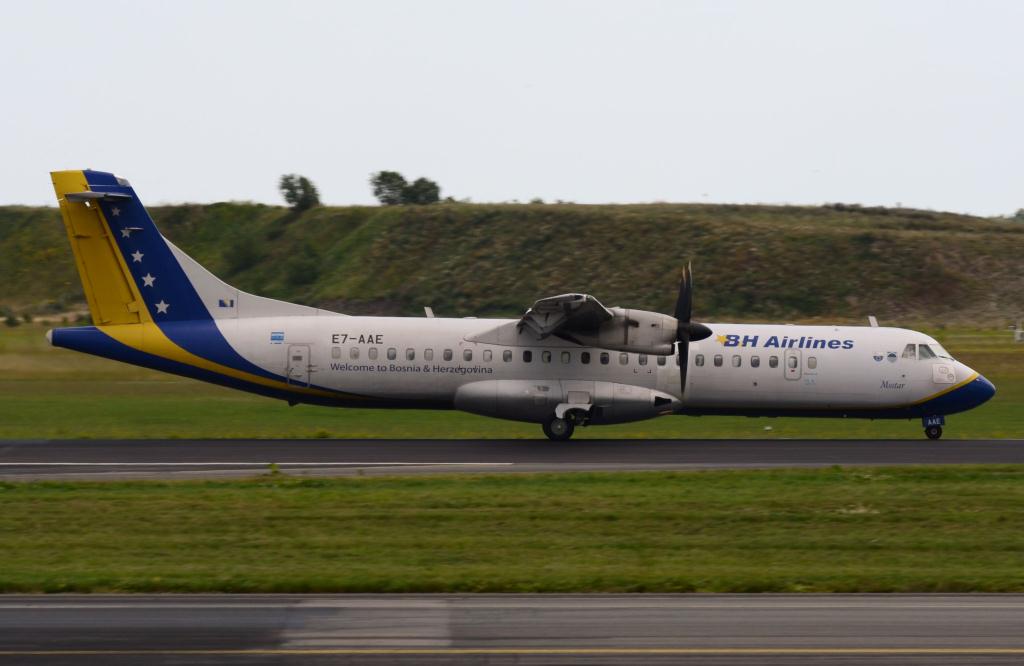 Photo of aircraft E7-AAE operated by BH Airlines