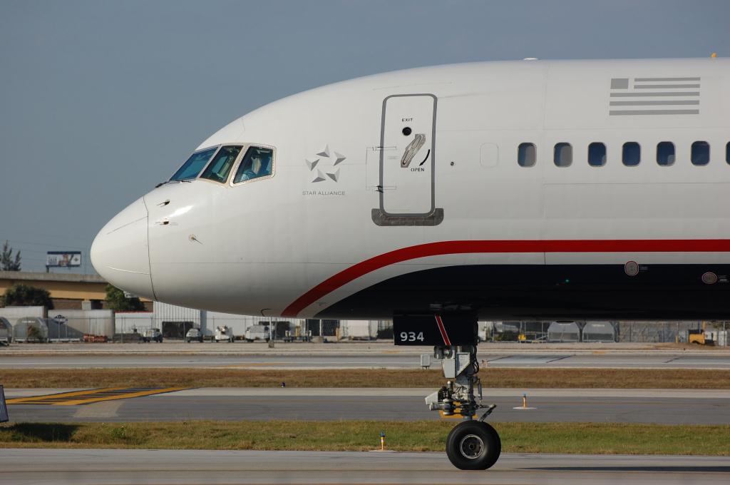 Photo of aircraft N934UW operated by US Airways