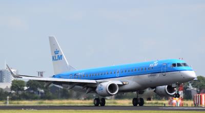 Image of aircraft registration PH-EZZ - A ERJ-190-STD (ERJ-190-100) operated by KLM Cityhopper