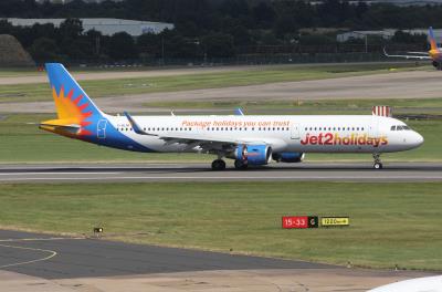 Photo of aircraft G-HLYA operated by Jet2