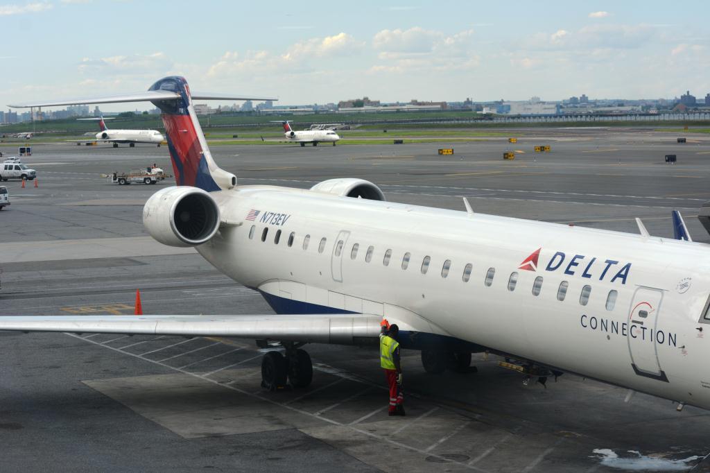 Photo of aircraft N713EV operated by ExpressJet Airlines