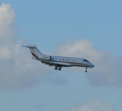 Photo of aircraft N738QS operated by NetJets