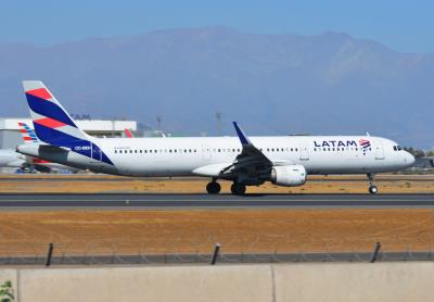 Photo of aircraft CC-BEH operated by LATAM Airlines Chile