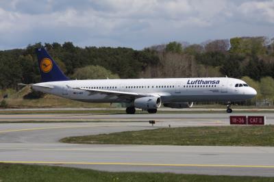 Image of aircraft registration D-AIRT - A A321-131 operated by Lufthansa