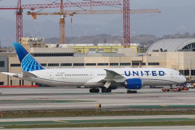 Photo of aircraft N29984 operated by United Airlines