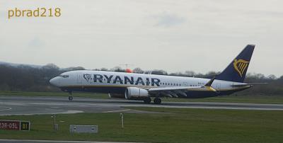 Photo of aircraft EI-HEV operated by Ryanair