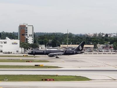 Image of aircraft registration G-TCSX - A 757-2K2(WL) operated by TAG Aviation (UK) Ltd