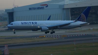 Photo of aircraft N684UA operated by United Airlines