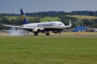 Photo of aircraft EI-DWH operated by Ryanair