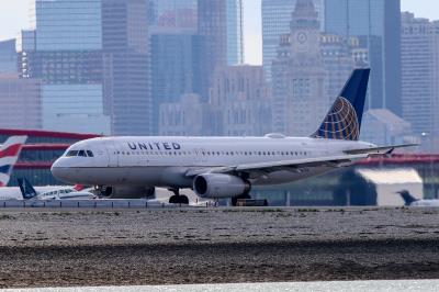 Photo of aircraft N417UA operated by United Airlines