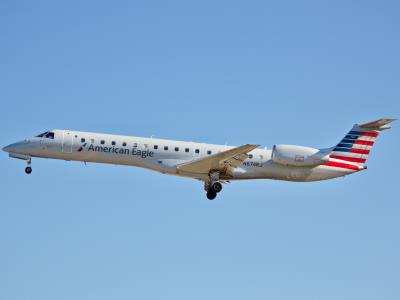 Photo of aircraft N674RJ operated by American Eagle
