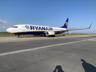 Photo of aircraft EI-DWE operated by Ryanair