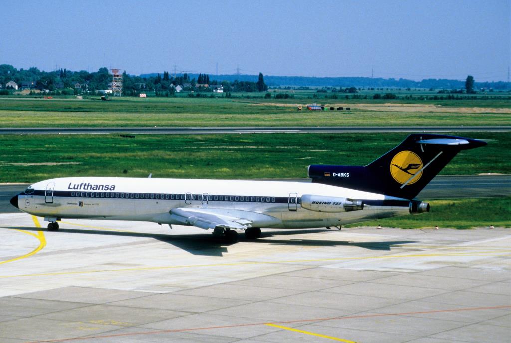 Photo of aircraft D-ABKS operated by Lufthansa