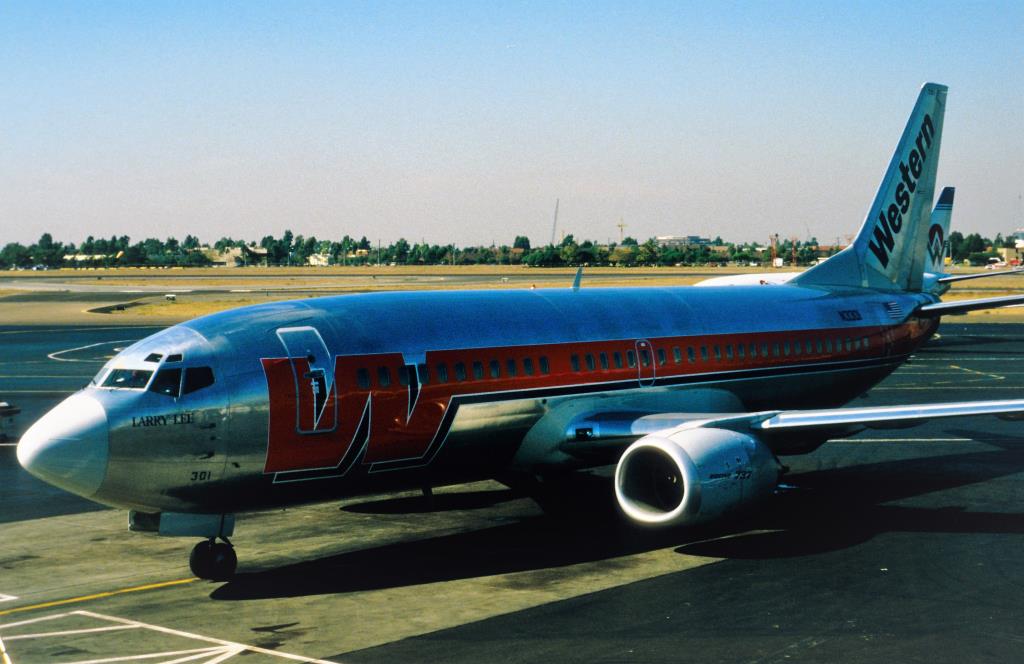 Photo of aircraft N3301 operated by Western Airlines